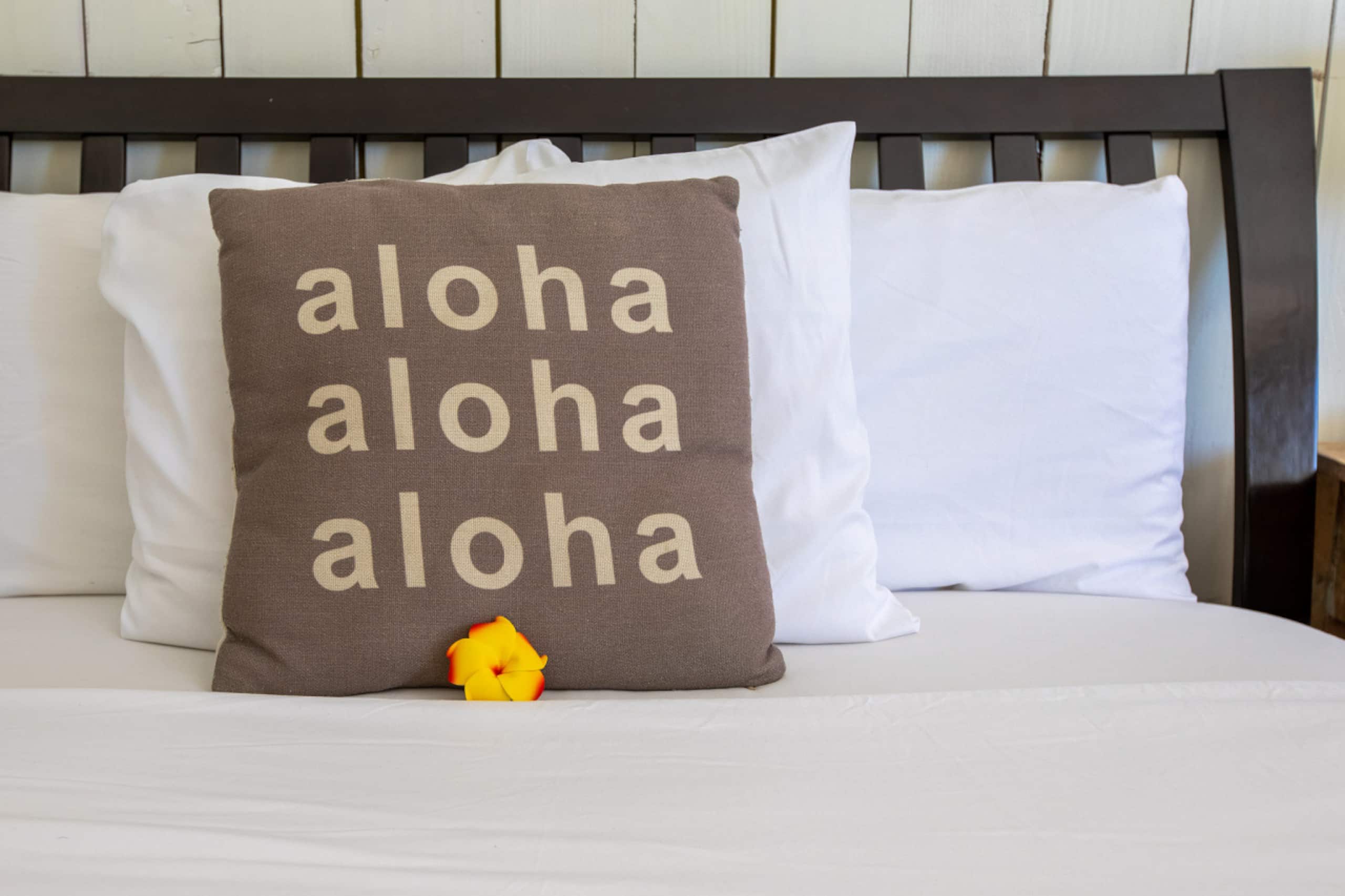Condo in Honolulu · ★4.76 · 1 bedroom · 3 beds · 1 private bath - Image 19