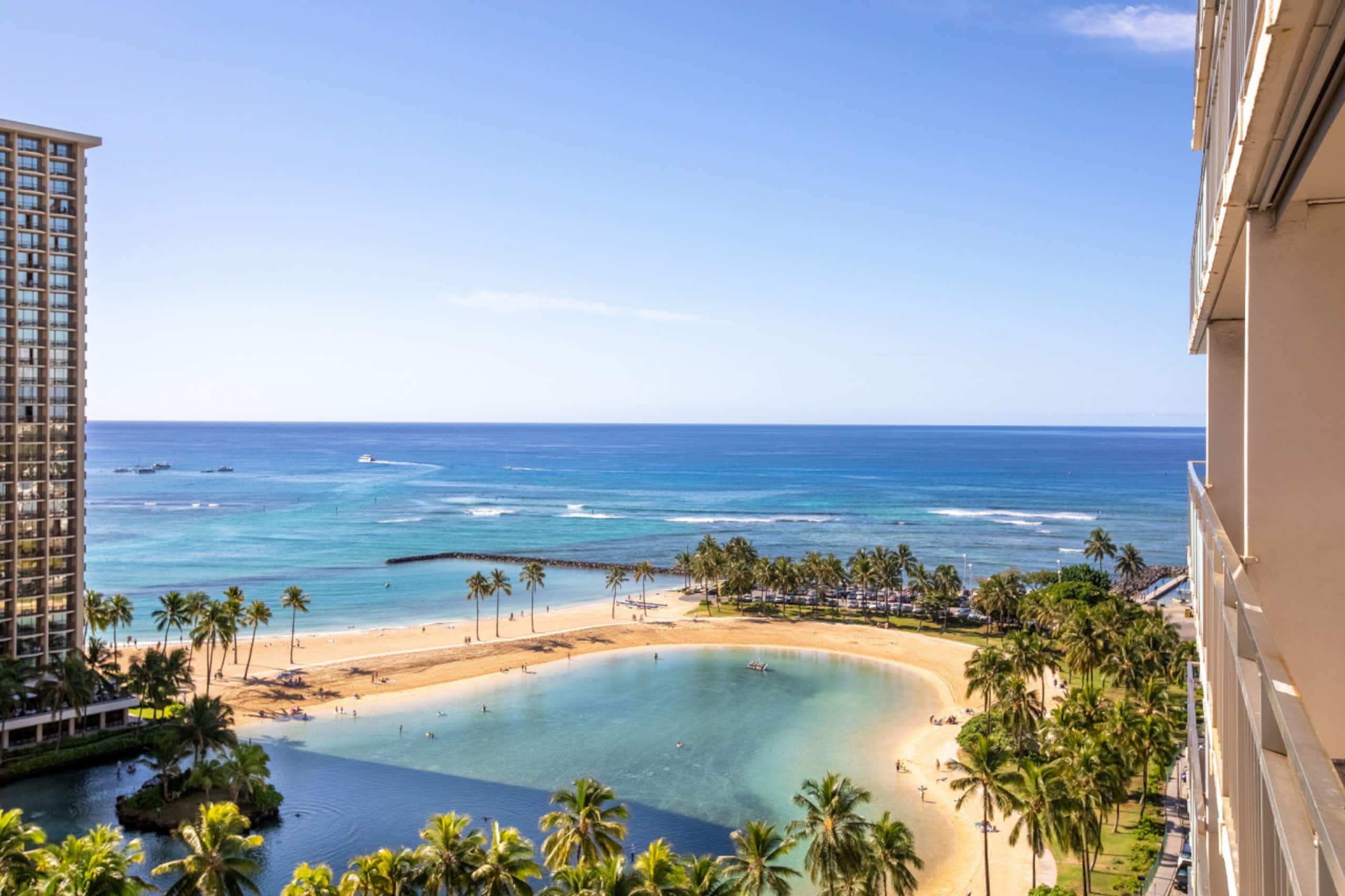 Condo in Honolulu · ★4.76 · 1 bedroom · 3 beds · 1 private bath - Image 8