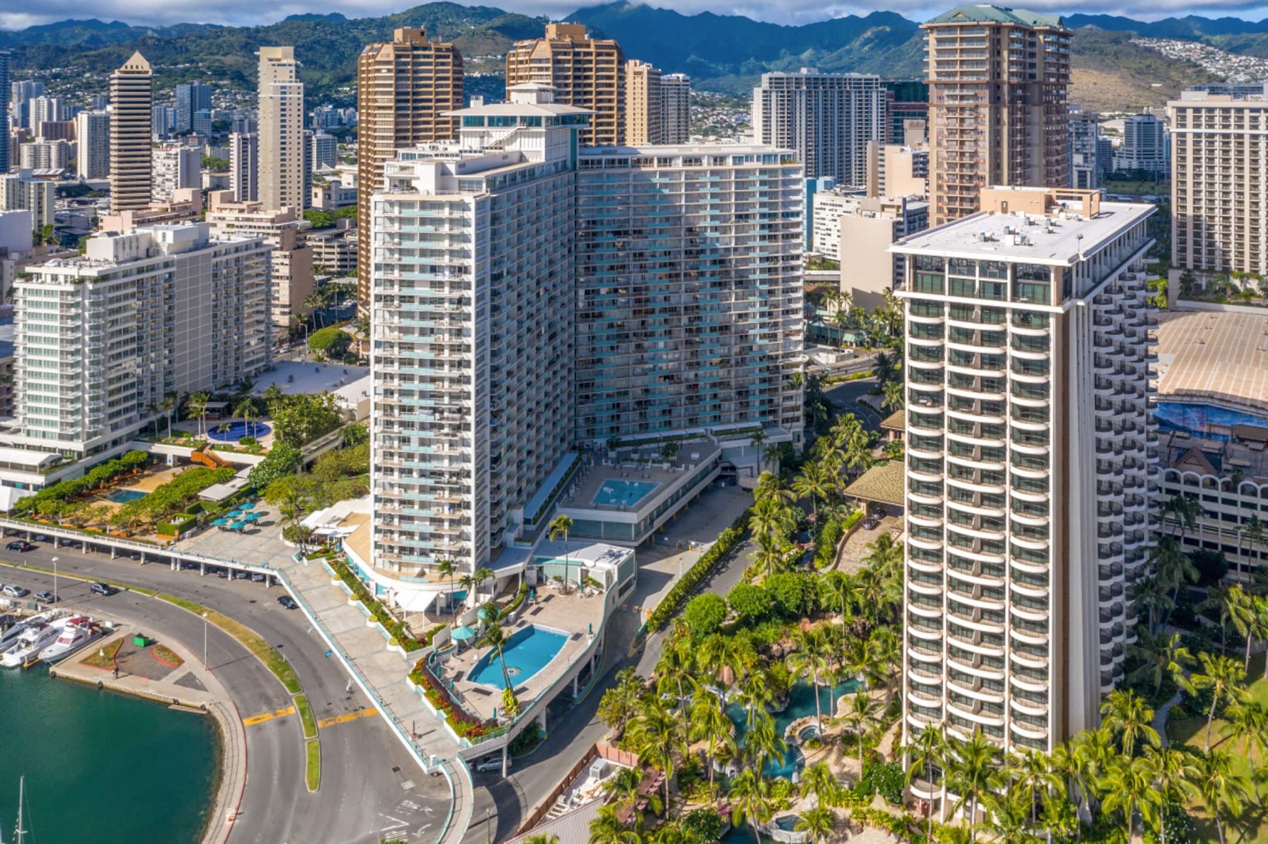 Condo in Honolulu · ★4.76 · 1 bedroom · 3 beds · 1 private bath - Image 44
