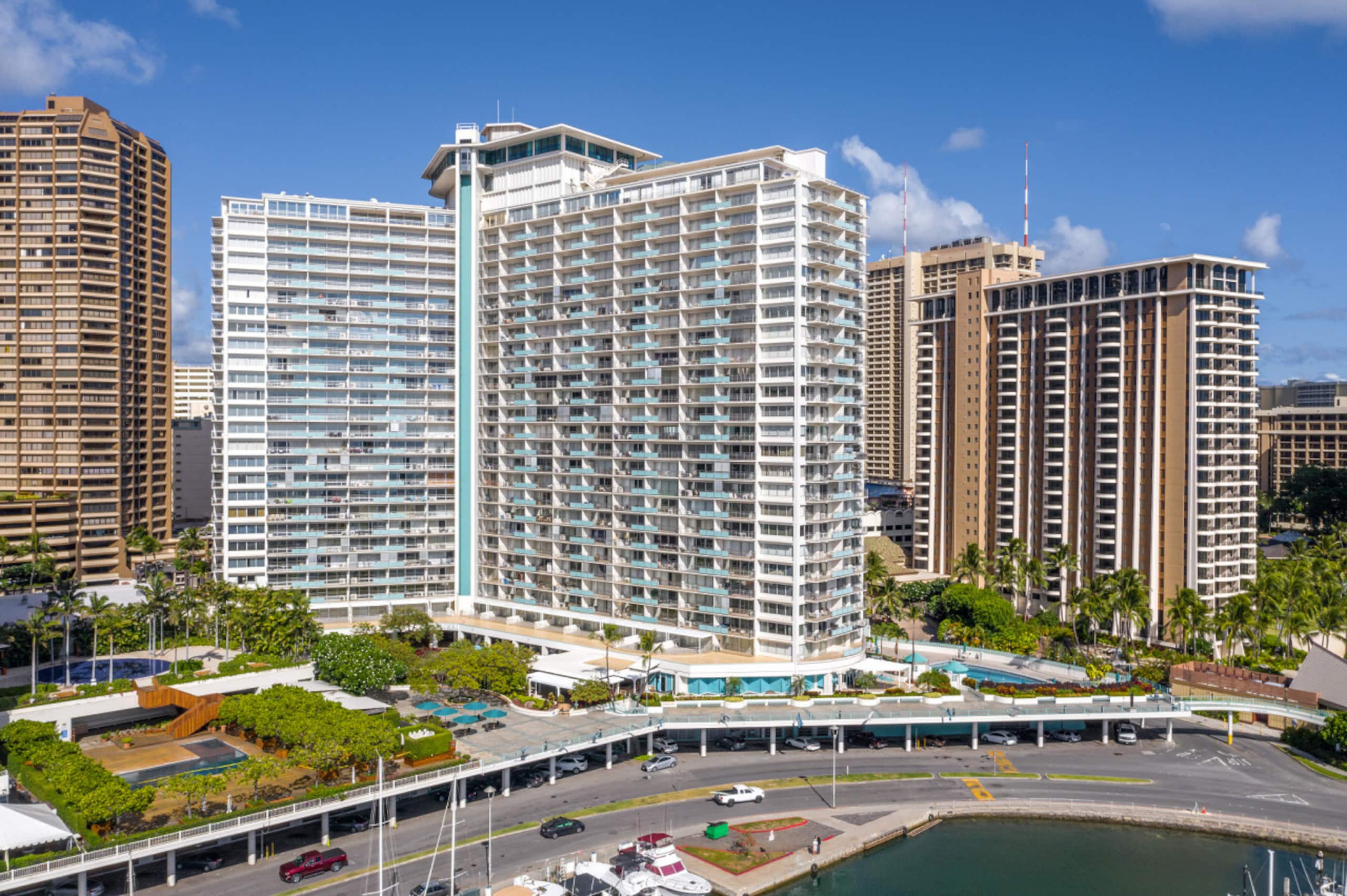 Condo in Honolulu · ★4.76 · 1 bedroom · 3 beds · 1 private bath - Image 39