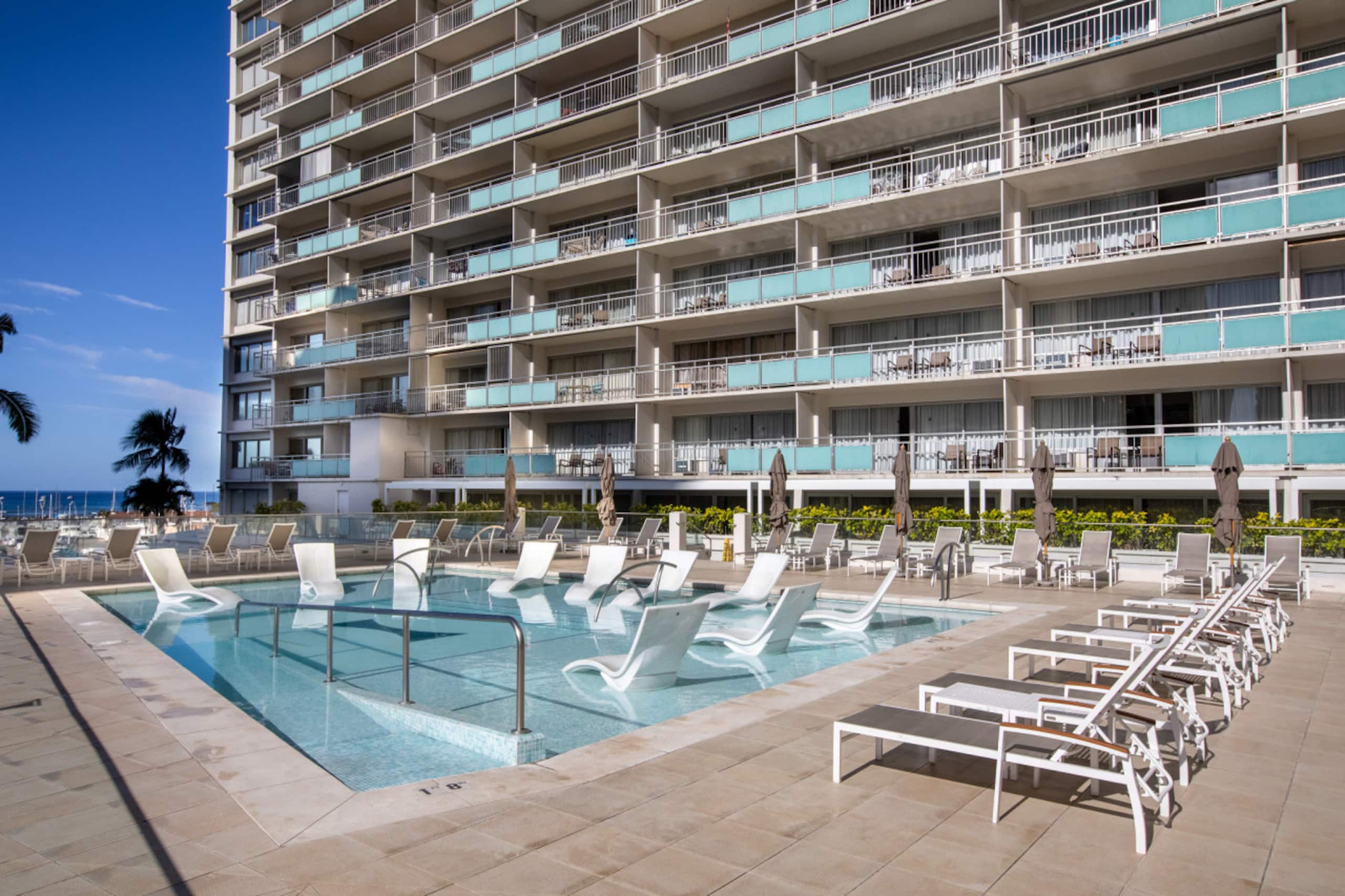 Condo in Honolulu · ★4.76 · 1 bedroom · 3 beds · 1 private bath - Image 36
