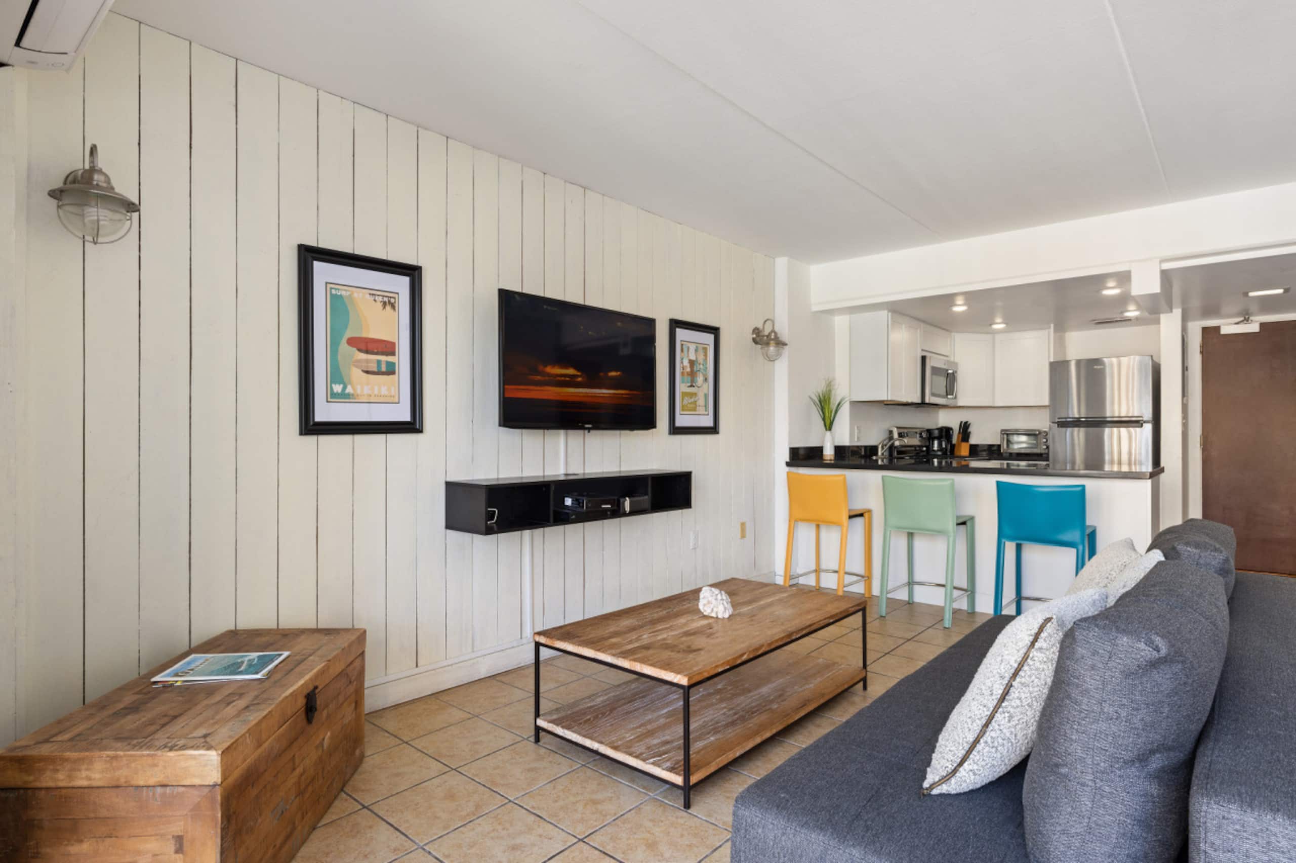 Condo in Honolulu · ★4.76 · 1 bedroom · 3 beds · 1 private bath - Image 12