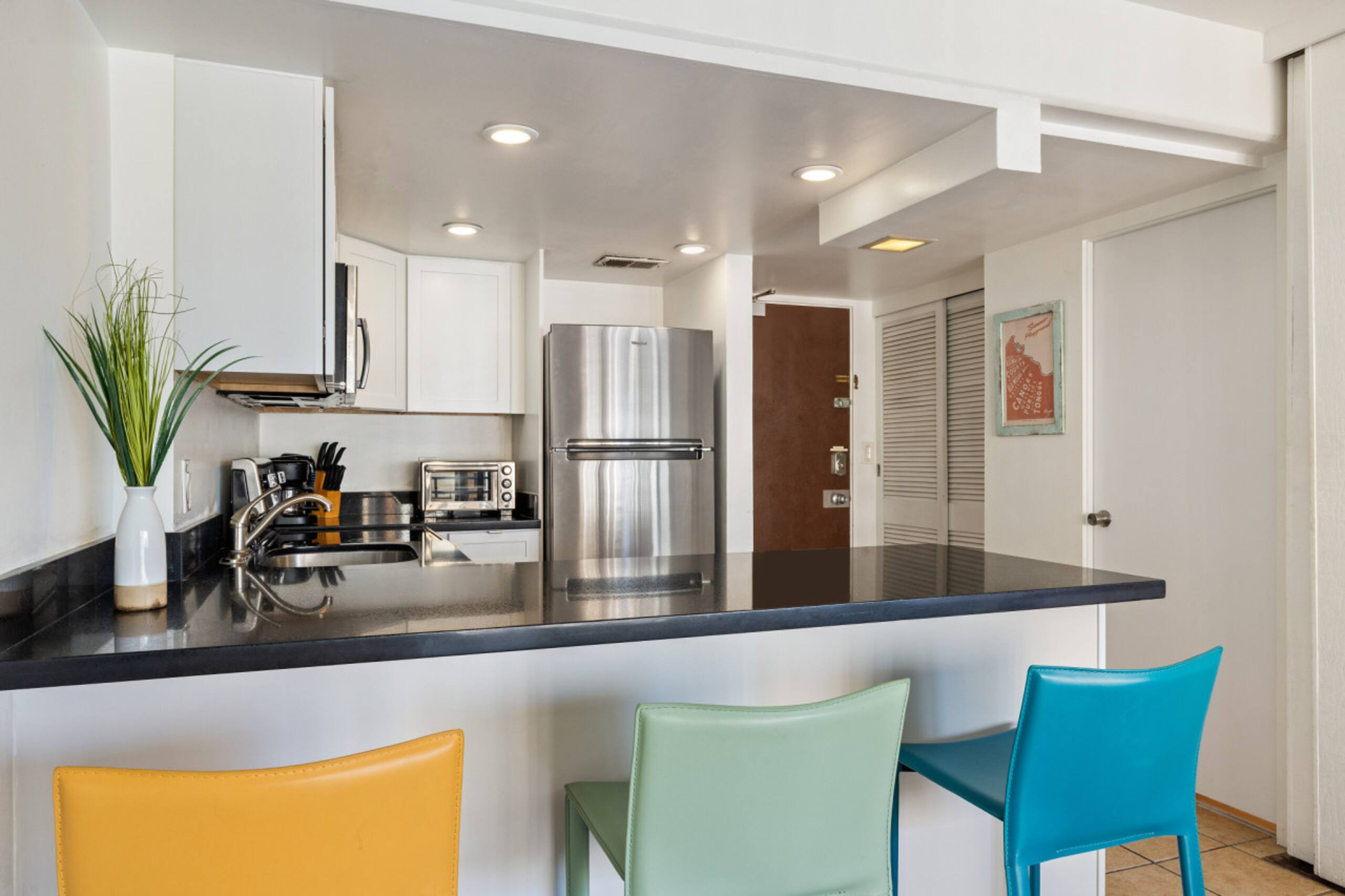 Condo in Honolulu · ★4.76 · 1 bedroom · 3 beds · 1 private bath - Image 13