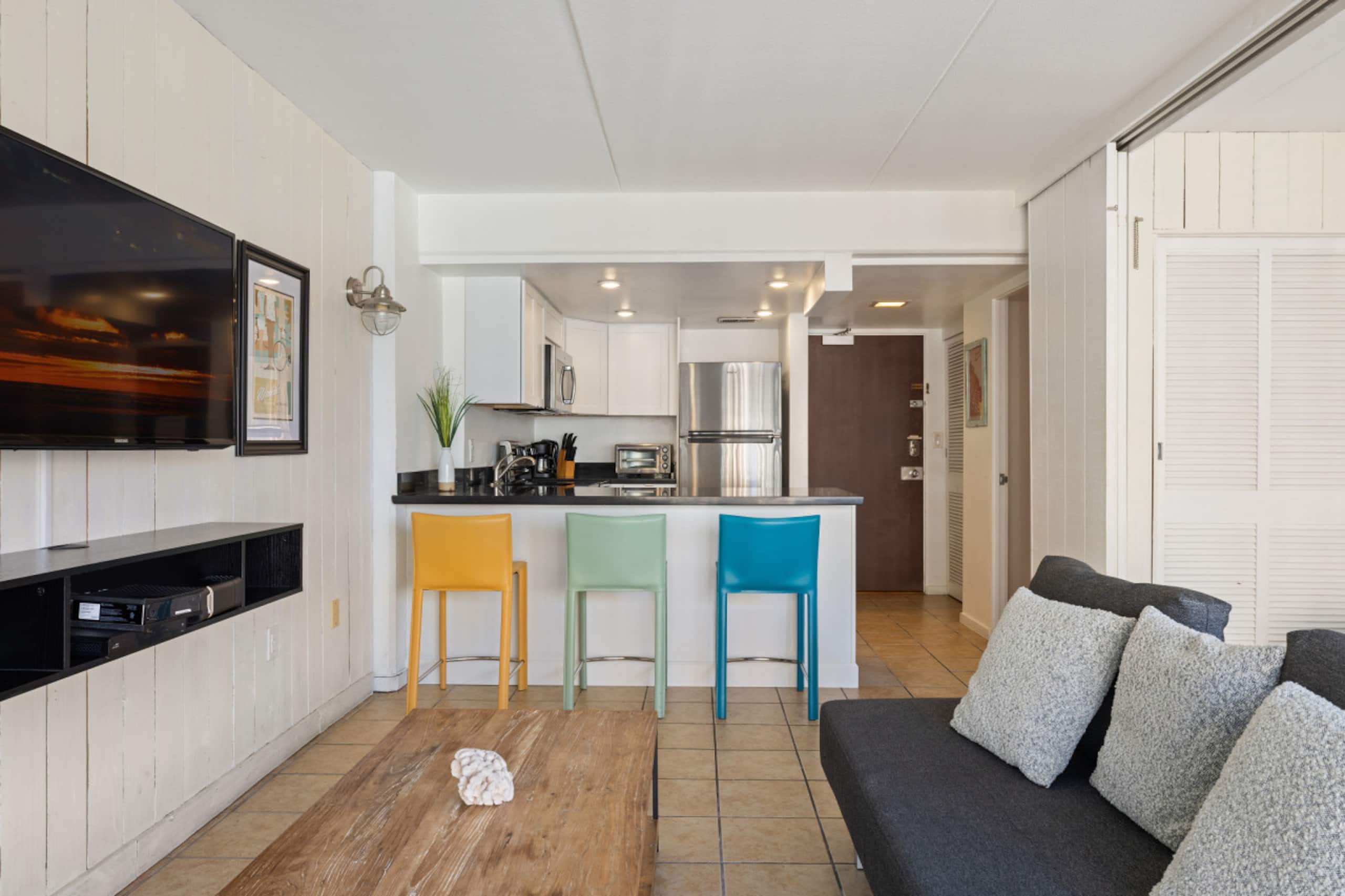 Condo in Honolulu · ★4.76 · 1 bedroom · 3 beds · 1 private bath - Image 15