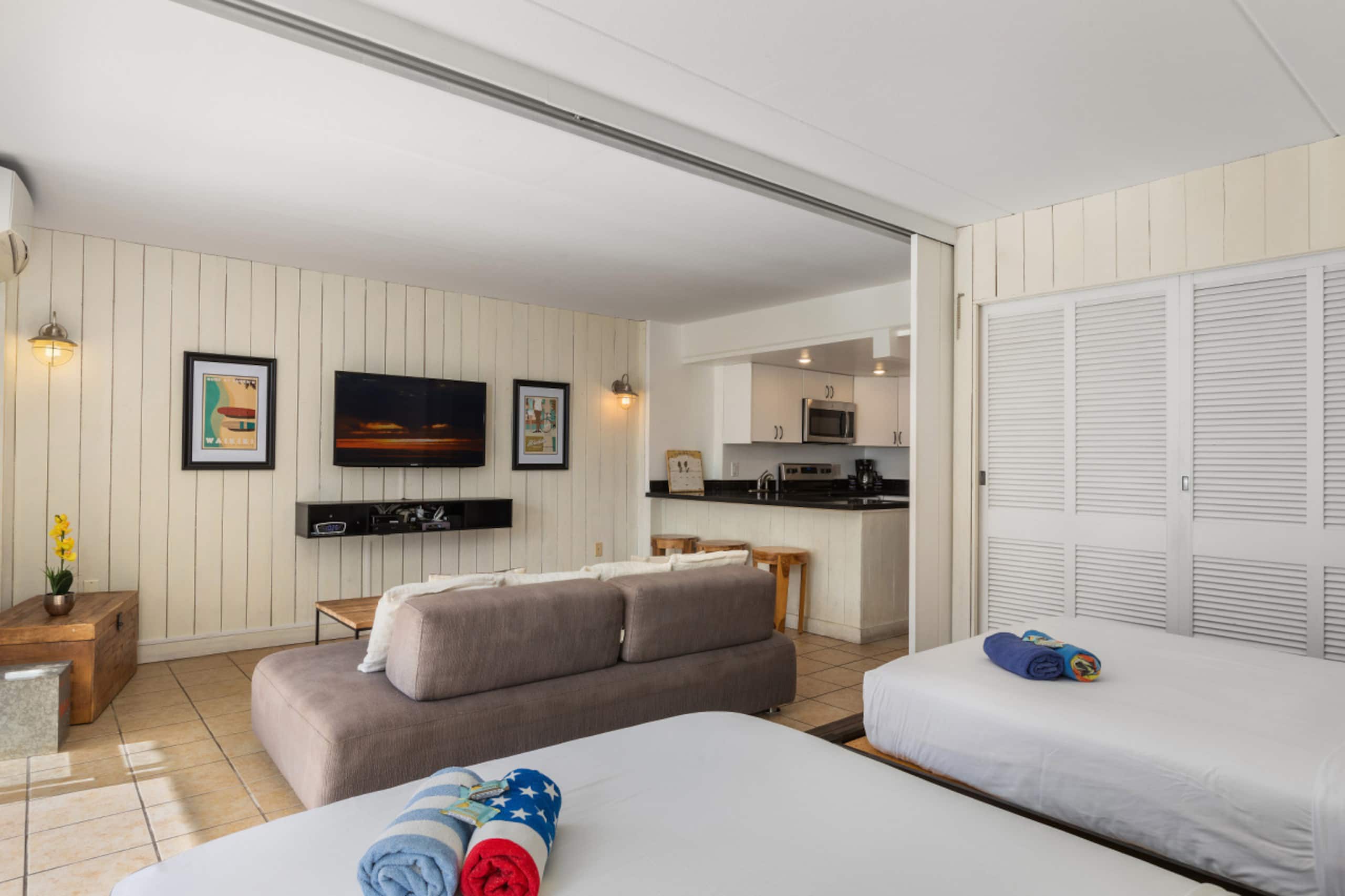 Condo in Honolulu · ★4.76 · 1 bedroom · 3 beds · 1 private bath - Image 16