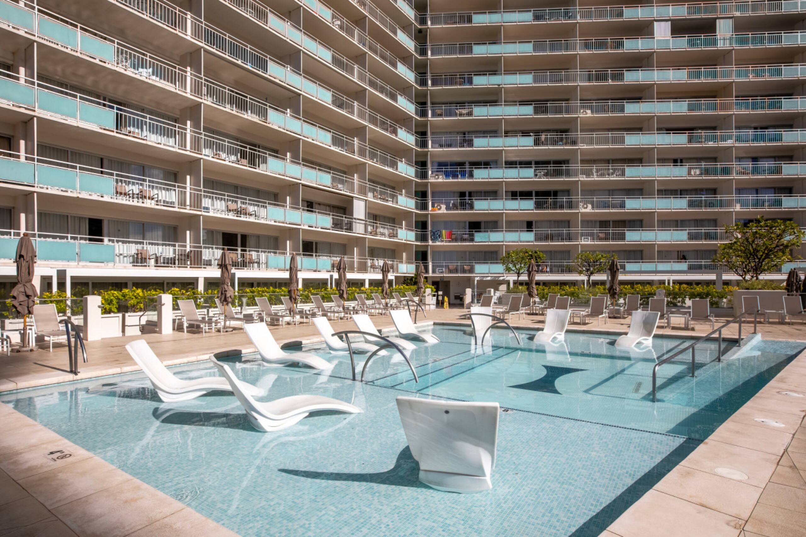 Condo in Honolulu · ★4.76 · 1 bedroom · 3 beds · 1 private bath - Image 37