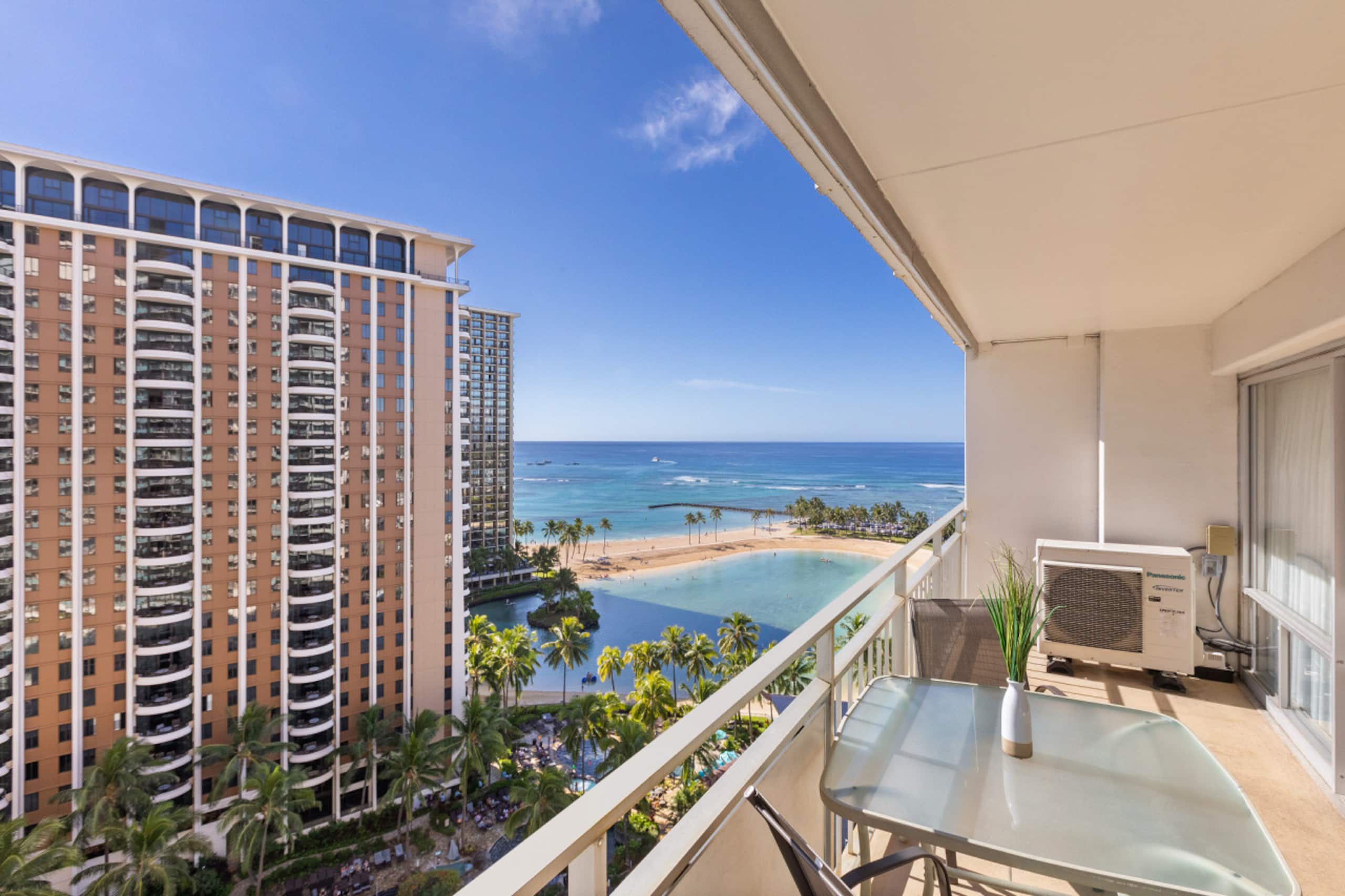 Condo in Honolulu · ★4.76 · 1 bedroom · 3 beds · 1 private bath - Image 18