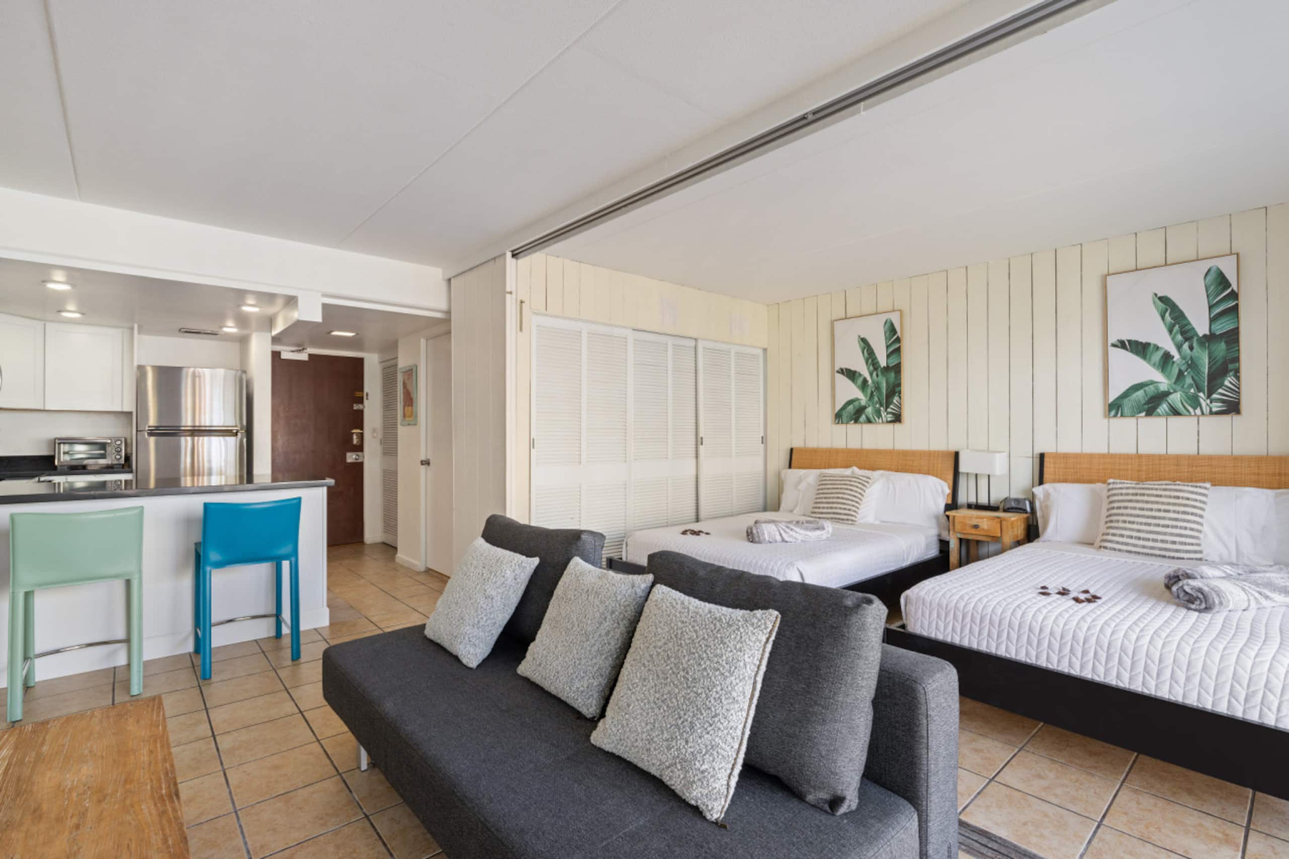 Condo in Honolulu · ★4.76 · 1 bedroom · 3 beds · 1 private bath - Image 11