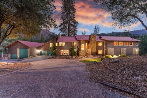 Goldside Mansion w/sleeping for 20!