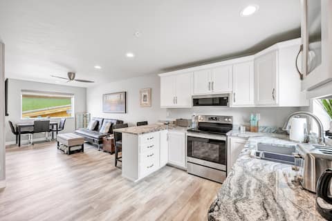 Waterview Condo in Sister Bay- Quick walk to Fun!