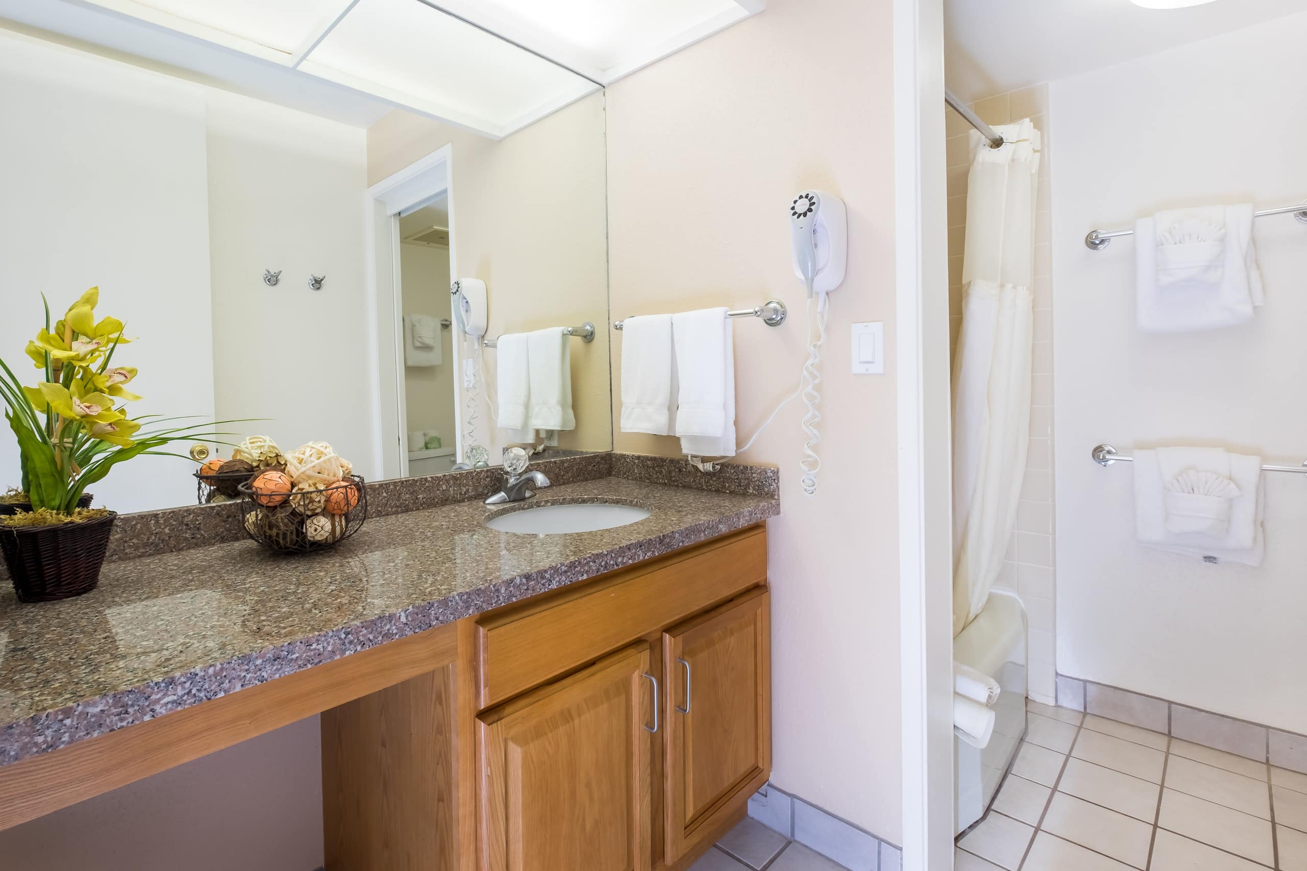 Condo in Kihei · ★4.83 · 1 bedroom · 2 beds · 1 private bath - Image 12