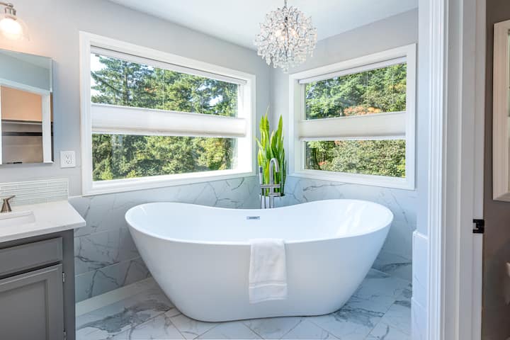 Bella: luxury, spacious 5 BR, game room, fire pit