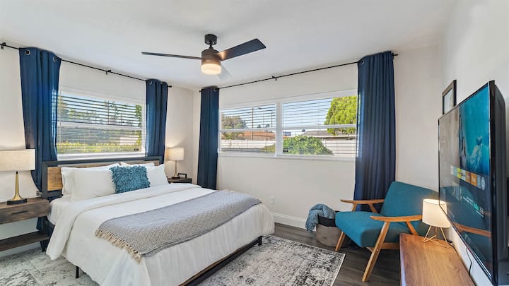 غرفة النوم 4 - سرير كبير وتلفزيون ذكي