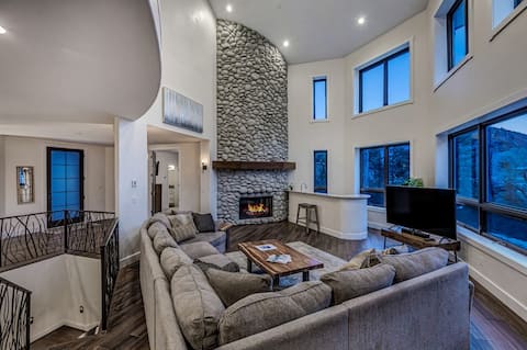 Waterfront Luxury Villa Near Aspen