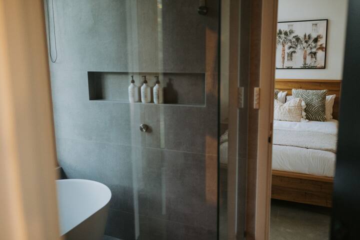 Nativ Escape gallery image 2