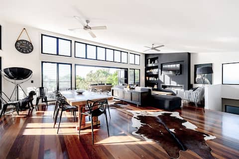 Absolute Beachfront House with Pool & Views