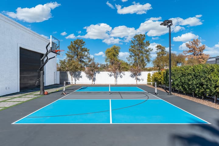 Desert Playground | Pool, Gym, Bocce & Pickleball.