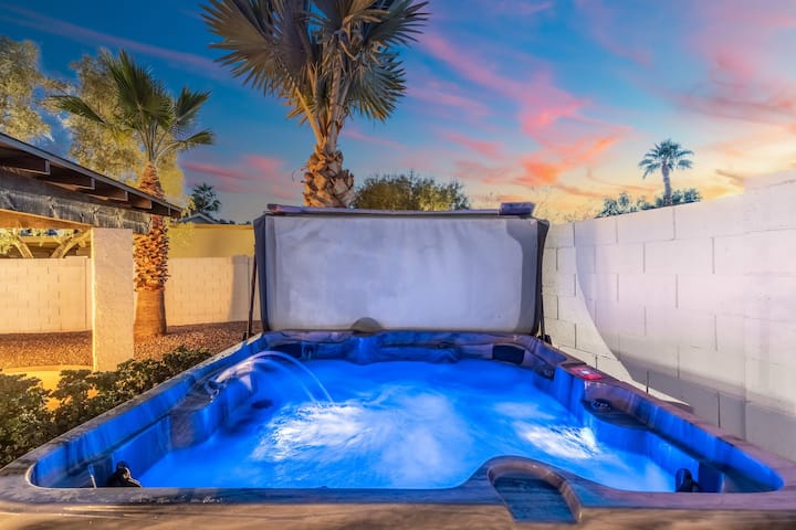Desert Playground | Pool, Gym, Bocce & Pickleball.