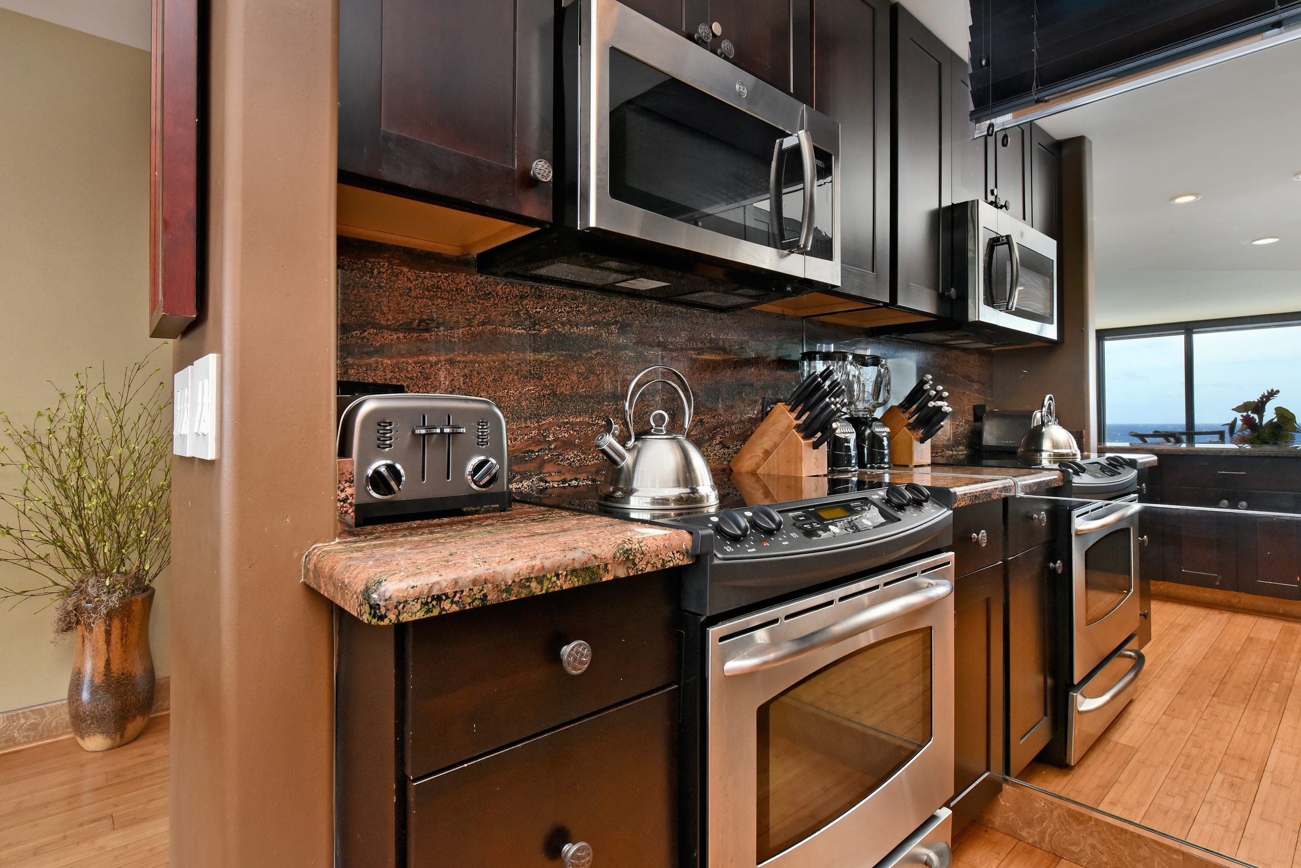 Condo in Lahaina · ★4.92 · 1 bedroom · 2 beds · 1 bath - Image 10