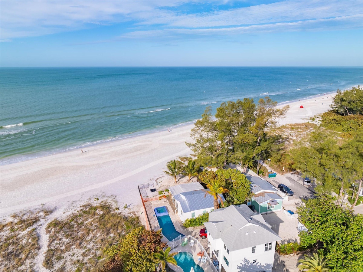 Turtle Beach: 2 Homes, Sleeps 10, Gulf Front with