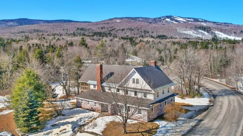 Mountain View 8-BR Lodge 2-Min to Mount Snow