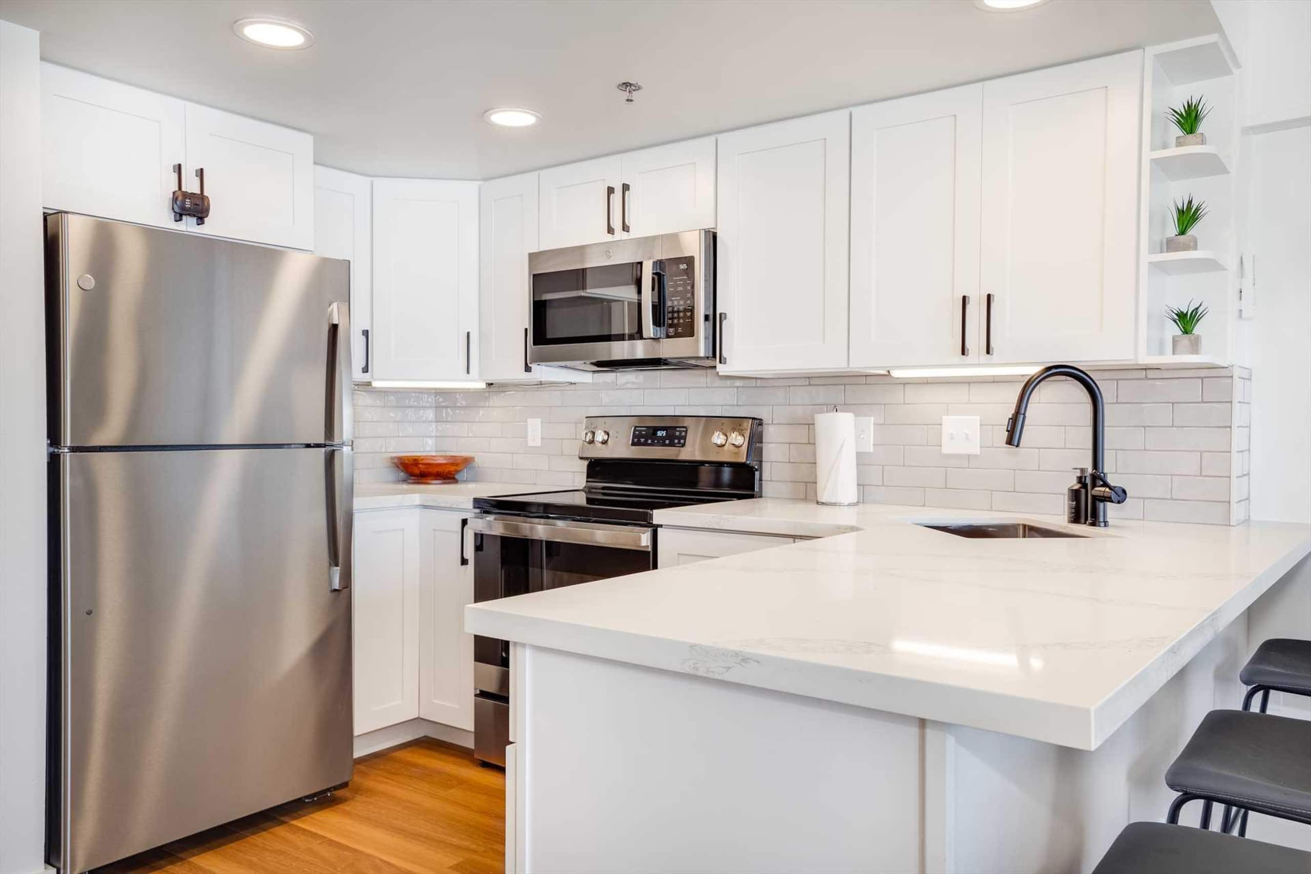 Condo in Honolulu · ★4.86 · 1 bedroom · 2 beds · 1 private bath - Image 22