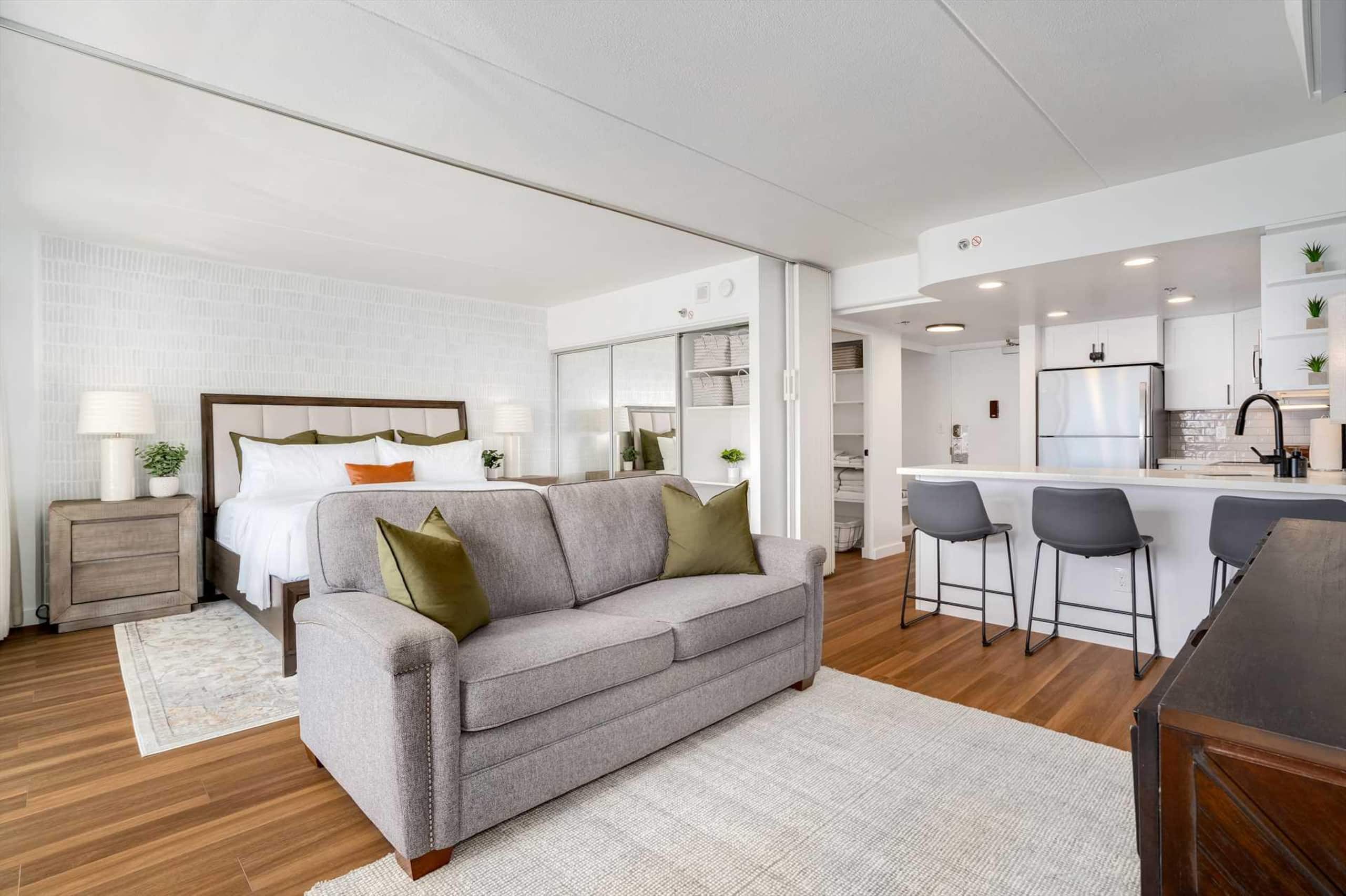 Condo in Honolulu · ★4.86 · 1 bedroom · 2 beds · 1 private bath - Image 16