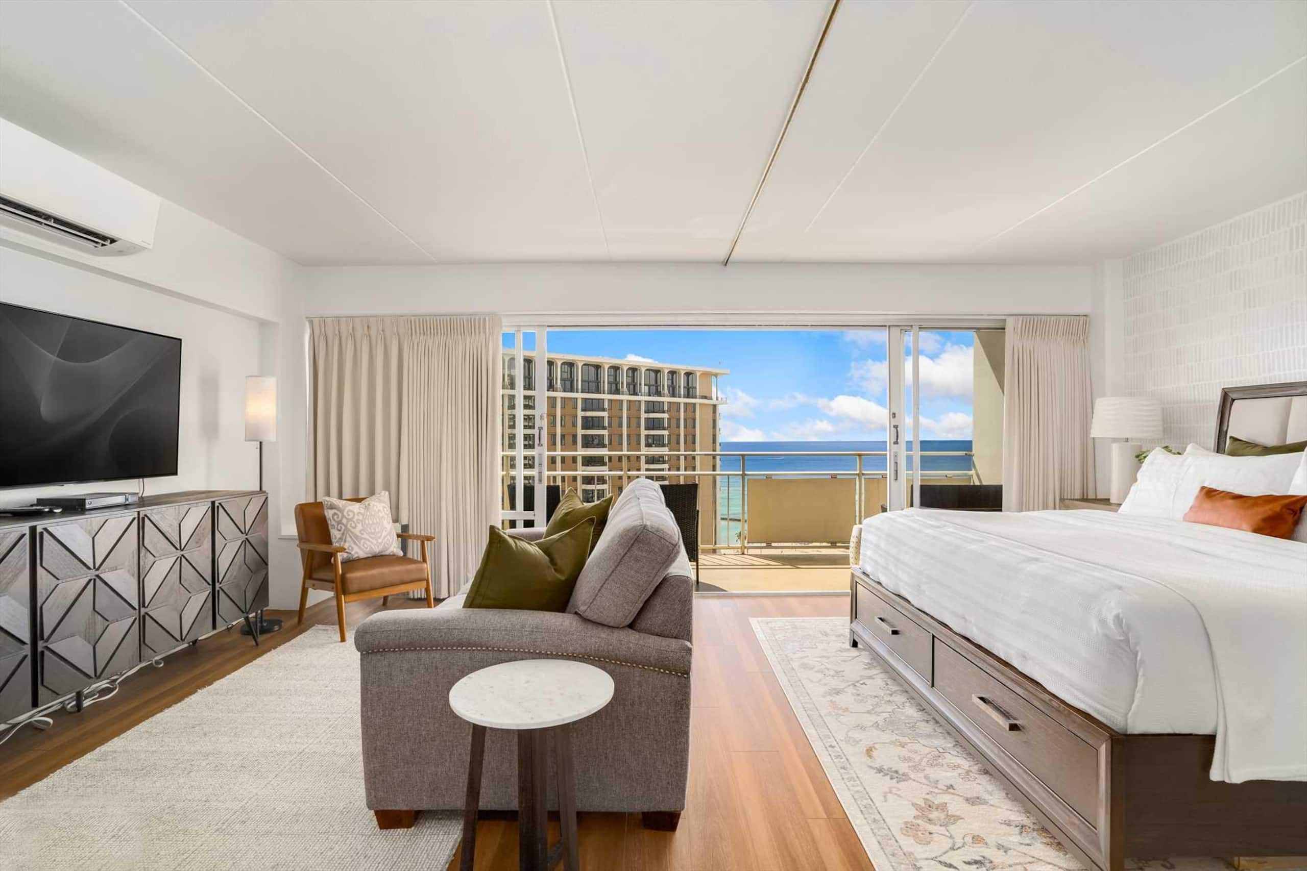 Condo in Honolulu · ★4.86 · 1 bedroom · 2 beds · 1 private bath - Image 7
