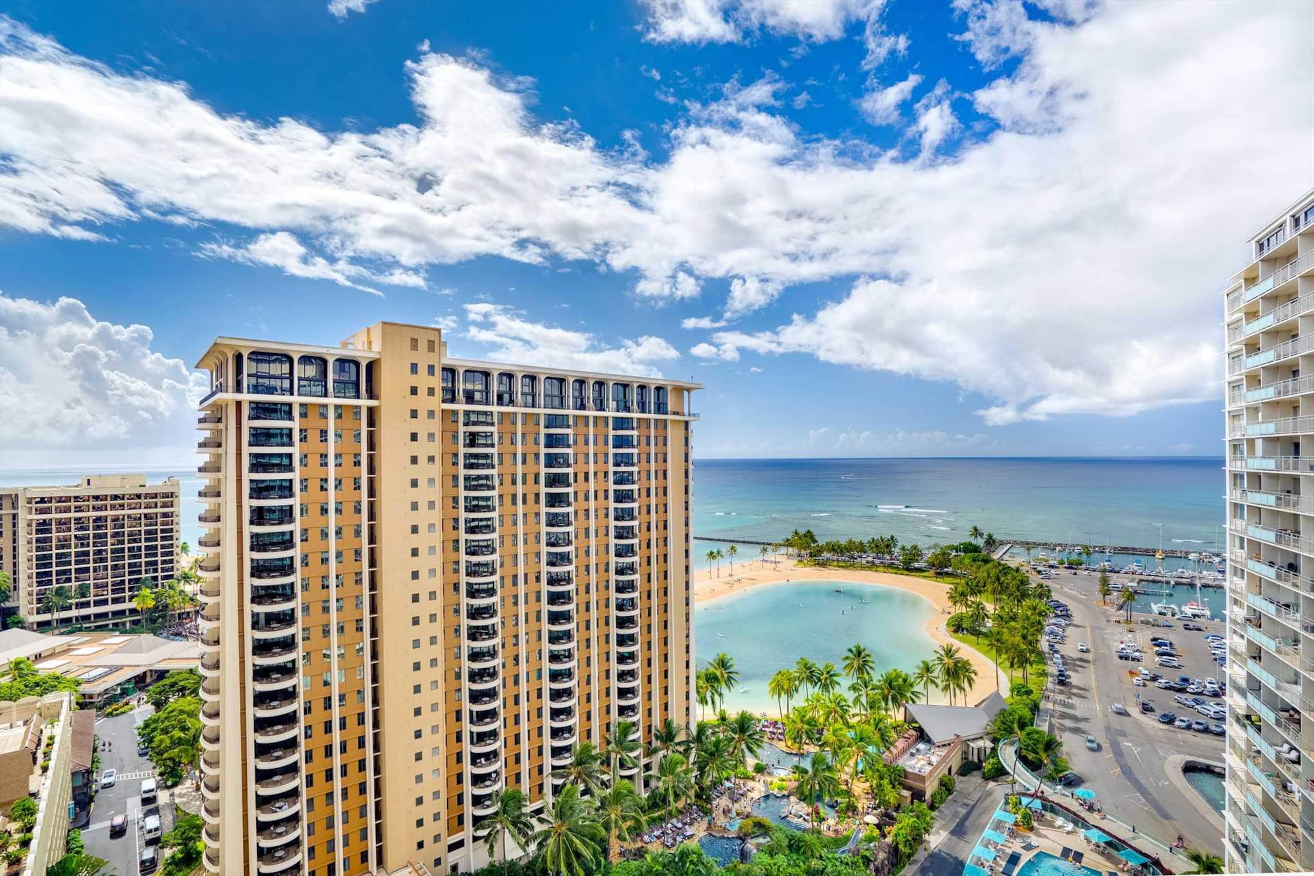 Condo in Honolulu · ★4.86 · 1 bedroom · 2 beds · 1 private bath - Image 2