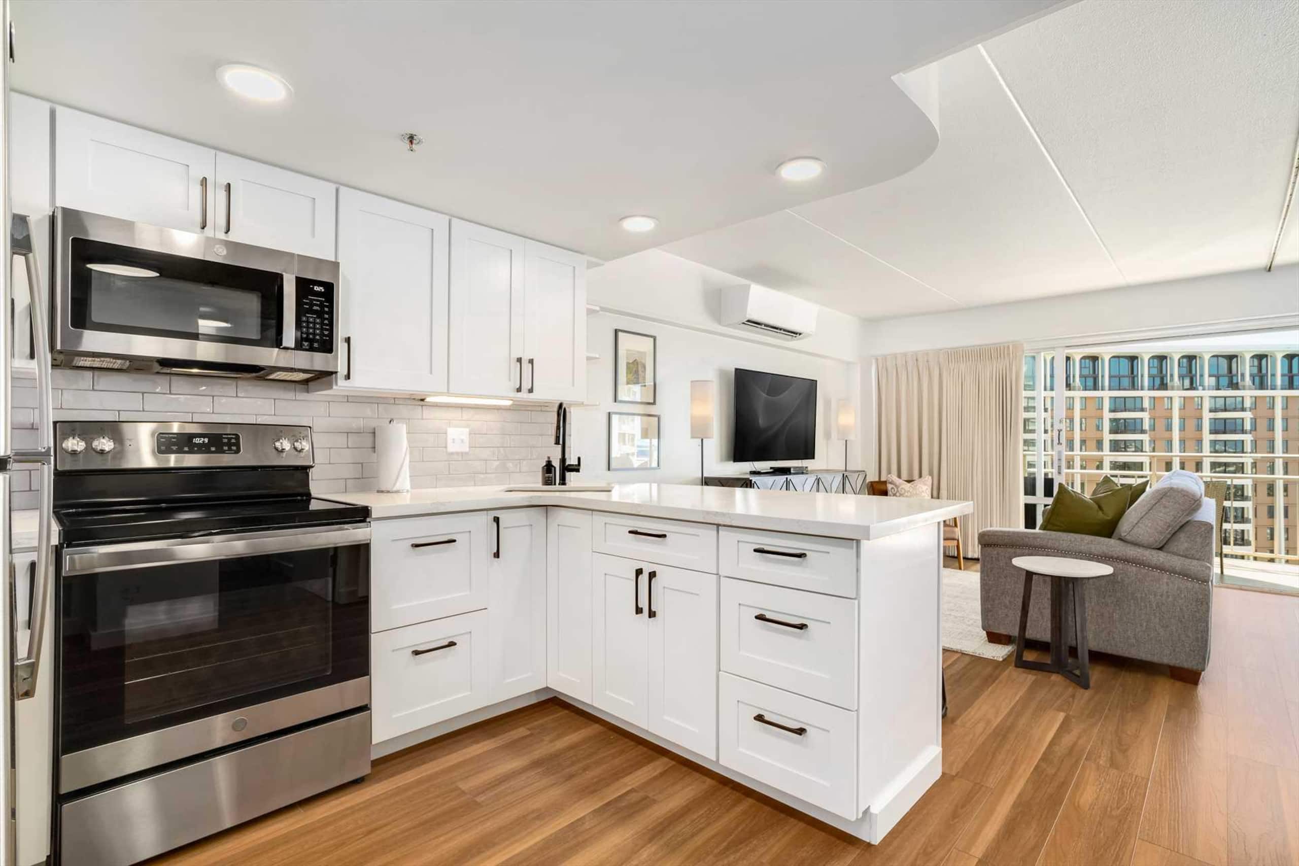 Condo in Honolulu · ★4.86 · 1 bedroom · 2 beds · 1 private bath - Image 4