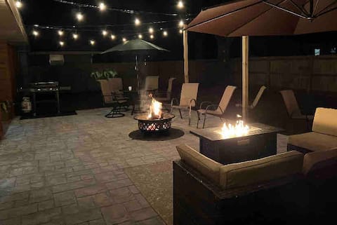 Dog-Friendly Winter Retreat+Backyard | Firepit