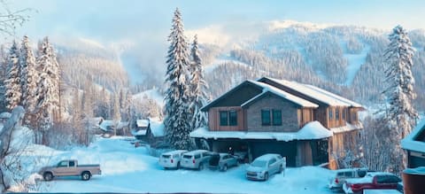 Luxury on Whitefish Mountain! 9BD 5.5BA Sleeps 25!