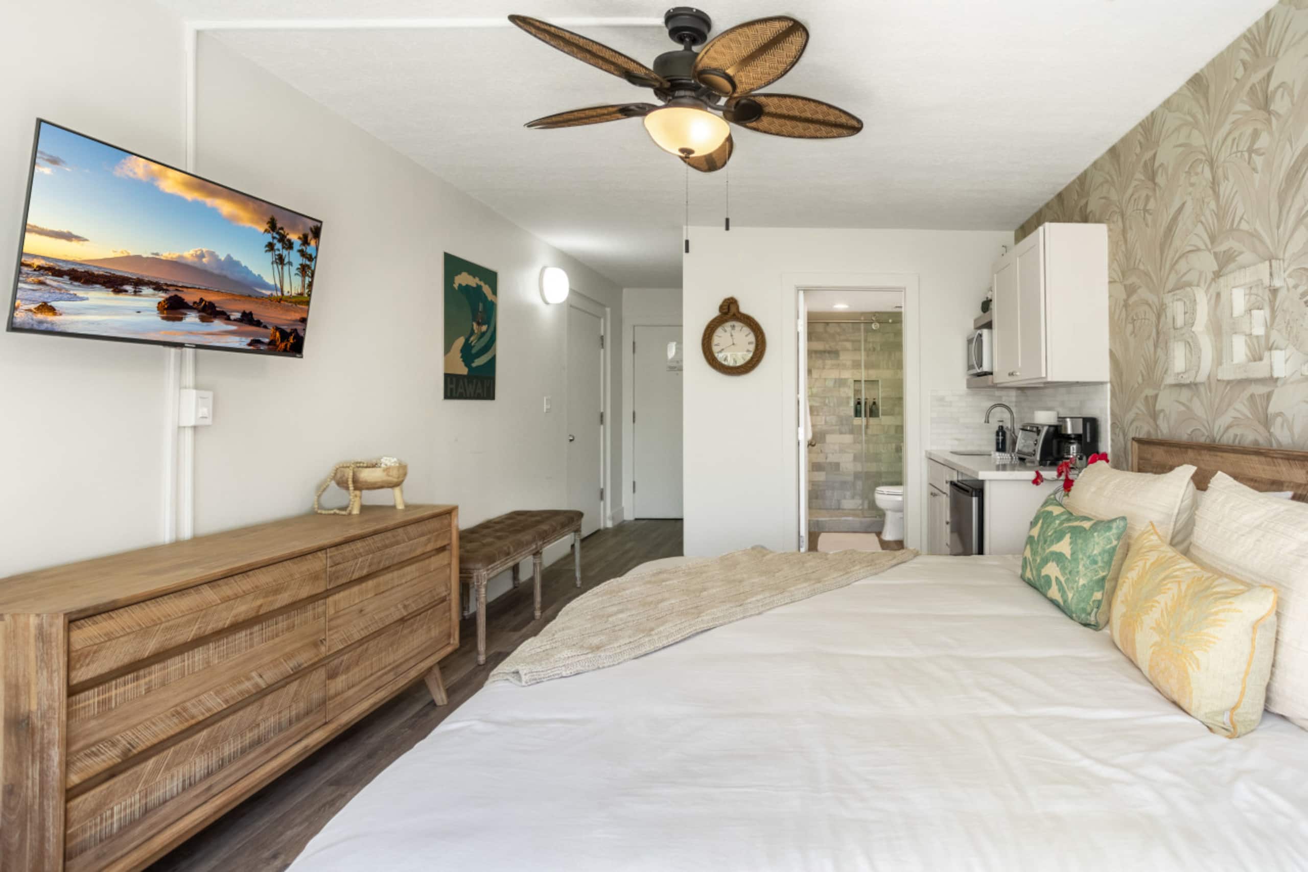 Condo in Kihei · ★4.96 · Studio · 1 bed · 1 bath - Image 16