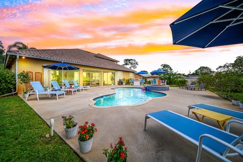 Massive Villa w/ Htd Pool + Spa/6 bedrooms 4 bath