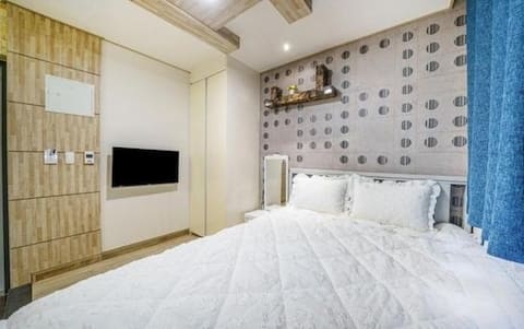 따뜻한 느낌의 객실, 103호