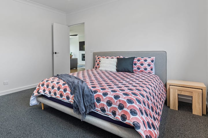 Горен етаж – 5-та спалня.