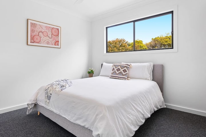 Горен етаж – 4-та спалня.