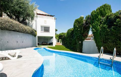 Lovely home in Alella with kitchen