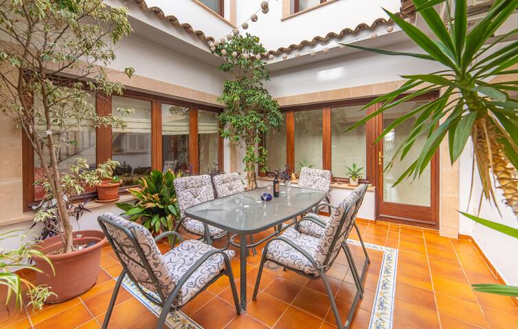 Cozy home in Cala Ratjada with WiFi