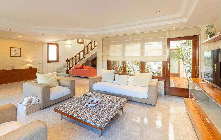 Cozy home in Cala Ratjada with WiFi gallery image 5