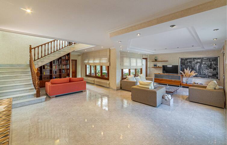 Cozy home in Cala Ratjada with WiFi gallery image 4