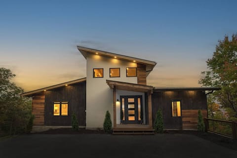 Best View in Smokies Modern Lux GameRoom Hot Tub