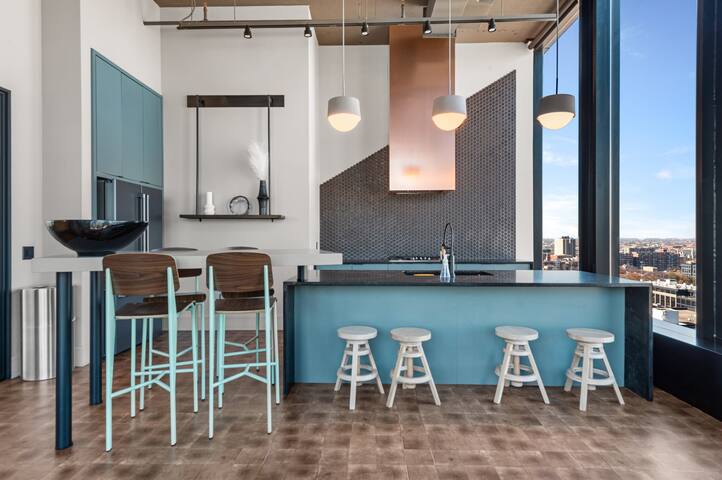 Panoramic City Views + Prime West Loop Location gallery image 5