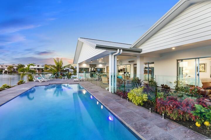 Executive Waterfront Home gallery image 2