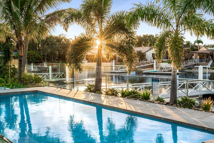 Executive Waterfront Home gallery image 4