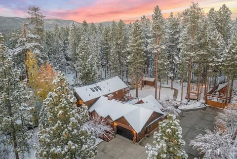 Private Estate on 1 acre. Close to Slopes&Village