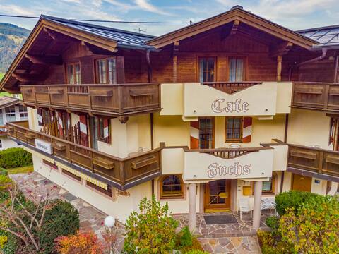 Traditional Tyrolean guesthouse for large groups