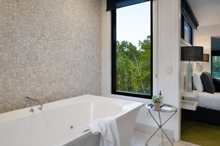 Saltus One- luxury panoramic retreat