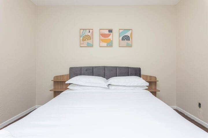 “ChinaHouse” 5br CooperCity family house with pool sleeps 14 gallery image 5