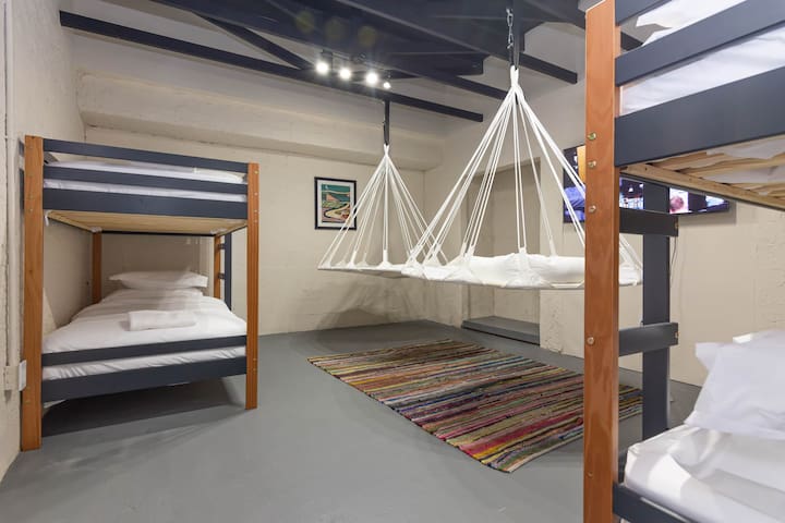 “ChinaHouse” 5br CooperCity family house with pool sleeps 14